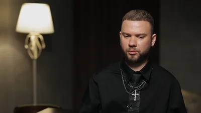 Співак LAUD показав свою пошкоджену від обстрілів квартиру