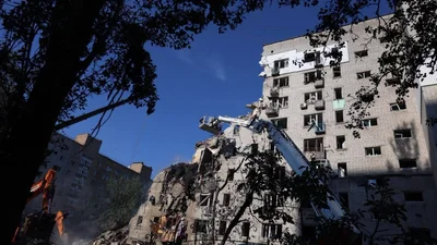 Российская ракета уничтожила квартиру известного режиссера в Киеве: "наш дом в огне"