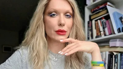 Неугомонная Монро сказала, что это помогает ей не паниковать после обстрелов