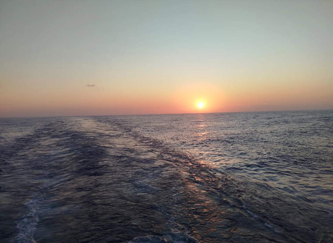 Украинские моряки делятся невероятными фотографиями морских пейзажей - фото 886666