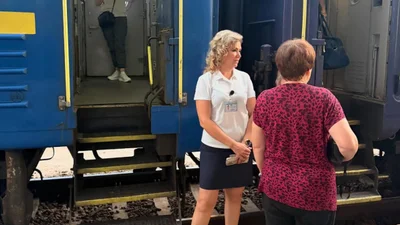 Модельна зовнішність і бездоганний стиль: мережа закохалась у провідницю Укрзалізниці