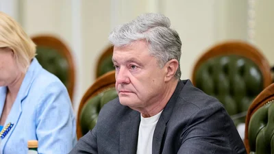 Петро Порошенко на тлі Олексія Гончаренка з ефектною жінкою став зіркою мемів