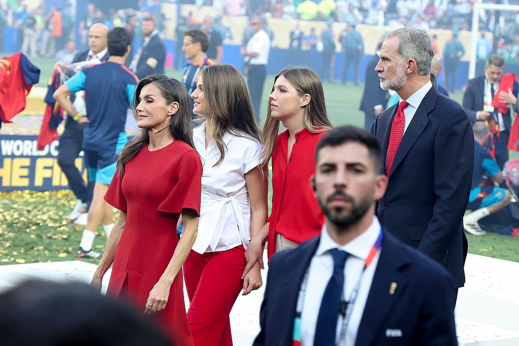 Спорт или элегантность: разбираем образы королевы Летиции и Мелании Трамп с ЧМ-2026 - 889268 Спорт или элегантность: разбираем образы королевы Летиции и Мелании Трамп с ЧМ-2026 - фото 889268