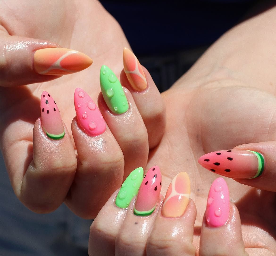 Если бы лето было маникюром, оно выглядело бы именно так: watermelon nails покоряют всех стильных красавиц - 891105 Если бы лето было маникюром, оно выглядело бы именно так: watermelon nails покоряют всех стильных красавиц - фото 891105