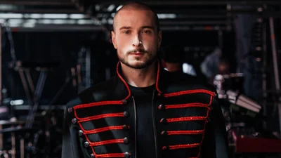 Нікіта Кісельов став жертвою шахраїв, які генерували фото співака в білизні та розводили дівчат від його імені