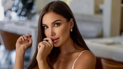 Учасниця шоу Холостяк-10 вперше стане мамою: Христина засвітила вагітний животик у напівпрозорій сукні