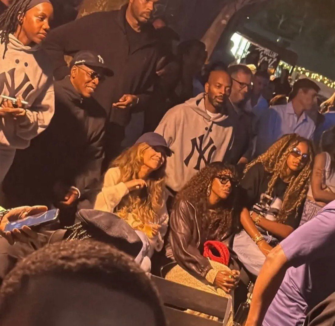 Дочь-копия Beyonce с мамой и папой зажигают на концерте: редкий момент попал на камеру - фото 893913