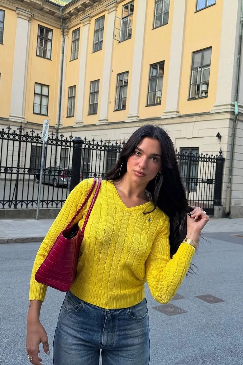 Дуа Ліпа показала наймодніший светр на осінь-2026. - фото 897297