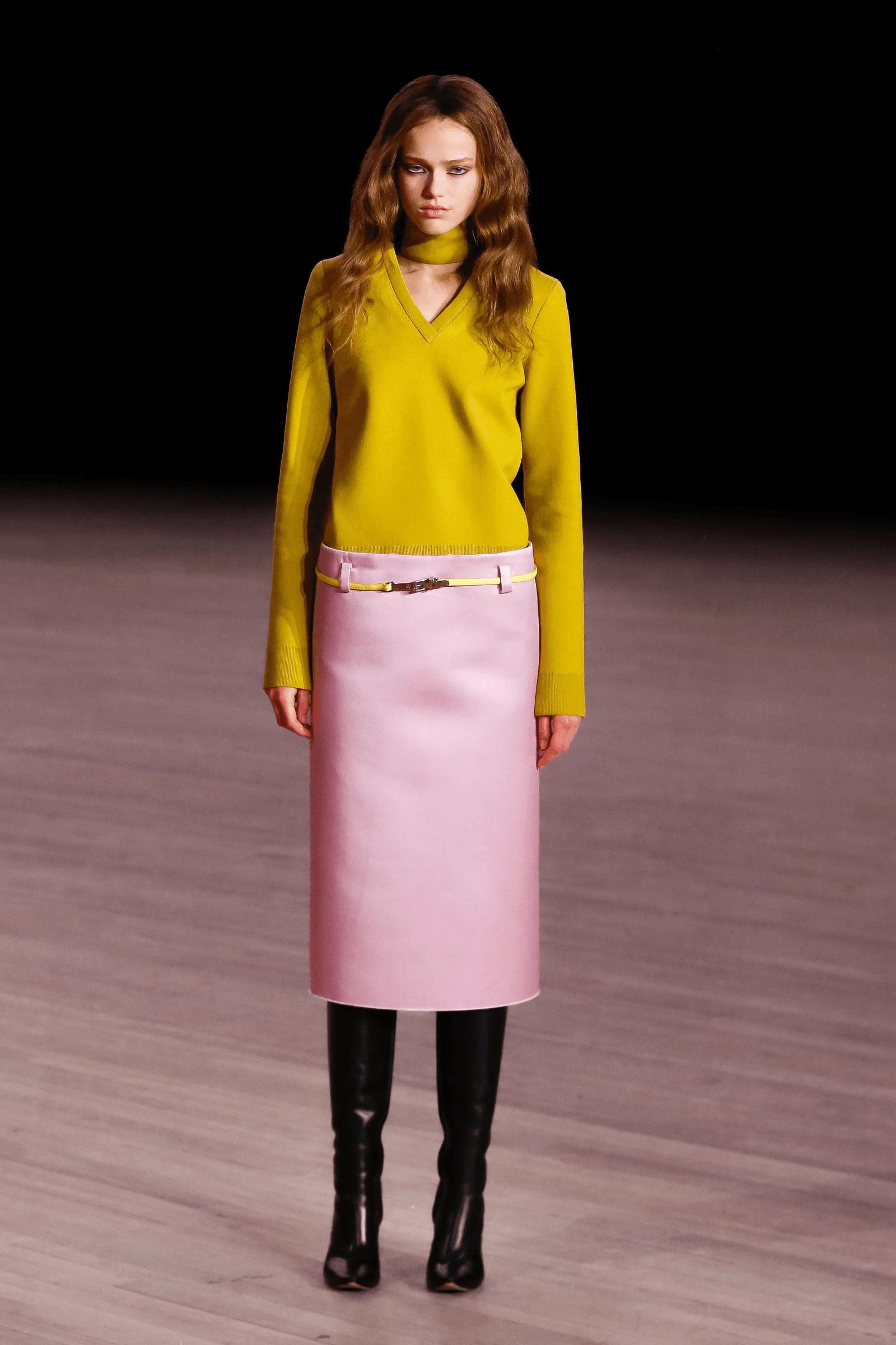 Жовтий светр на осінь з колекції Marc Jacobs. - фото 897298
