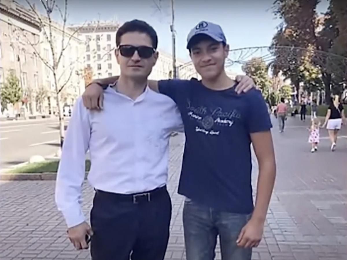 'Рассматривайте это как аусвайс': Ахтем Сеитаблаев – откровенно о сыне в Крыму и российских паспортах - фото 897437