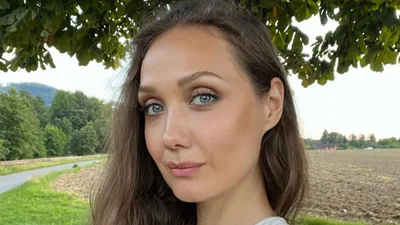 48-річна Євгенія Власова феєрично повернулася на сцену: ти не повіриш, як вона зараз виглядає – відео