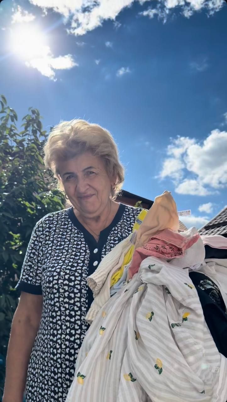 Леся Нікітюк показала свій новий манікюр, але мама його не зрозуміла. - 899143 Леся Нікітюк показала свій новий манікюр, але мама його не зрозуміла. - фото 899143