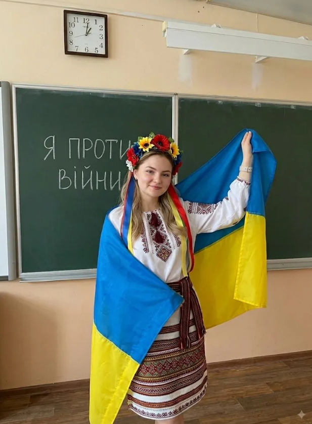 Російська вчителька попросила відредагувати фото з класу - і тут несподівано підключилися українці - фото 899290