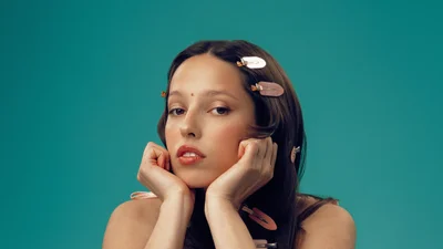 Liza Bibikova випустила натхненний трек про молодість, кохання та свободу