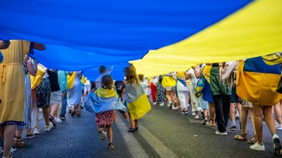 Патріотичні привітання з Днем Державного Прапора та картинки з побажаннями перемоги