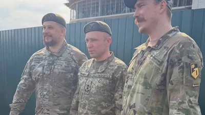 "Чим бідніший годинник, тим кращий головком": які бюджетні аксесуари носять Драпатий і "Редіс"