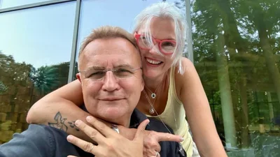 Втеча у місце сили: Андрій Садовий заобіймав дружину на мальовничій Бакоті в день свого 58-річчя