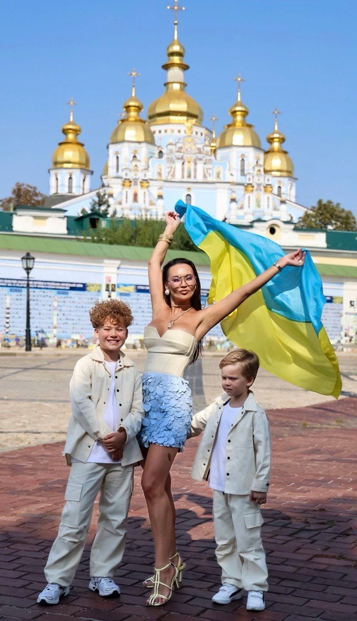 Анна Саліванчук та діти - День прапора - 902612 Анна Саліванчук та діти - День прапора - фото 902612