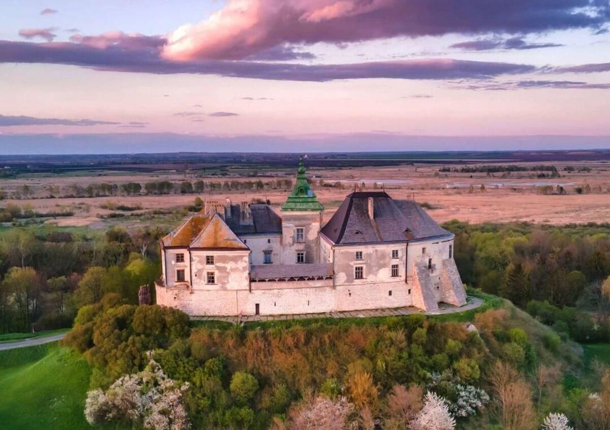 Олеський замок - чудовий вибір для осінньої подорожі - фото 903843