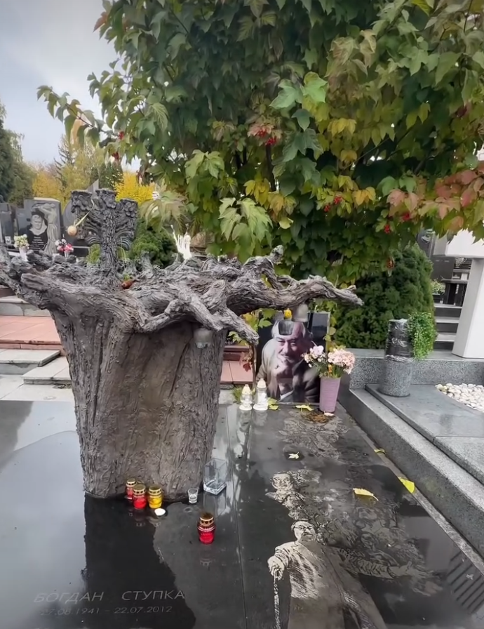Унікальний пам'ятник Богдану Ступці - 904703 Унікальний пам'ятник Богдану Ступці - фото 904703