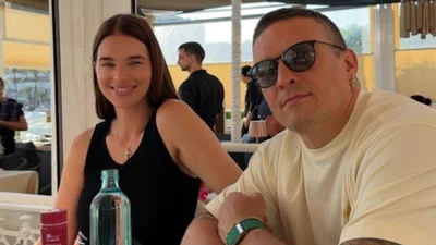 Замість рингу - зоопарк: Олександр Усик влаштував романтичну відпустку з дружиною та дітьми в Іспанії