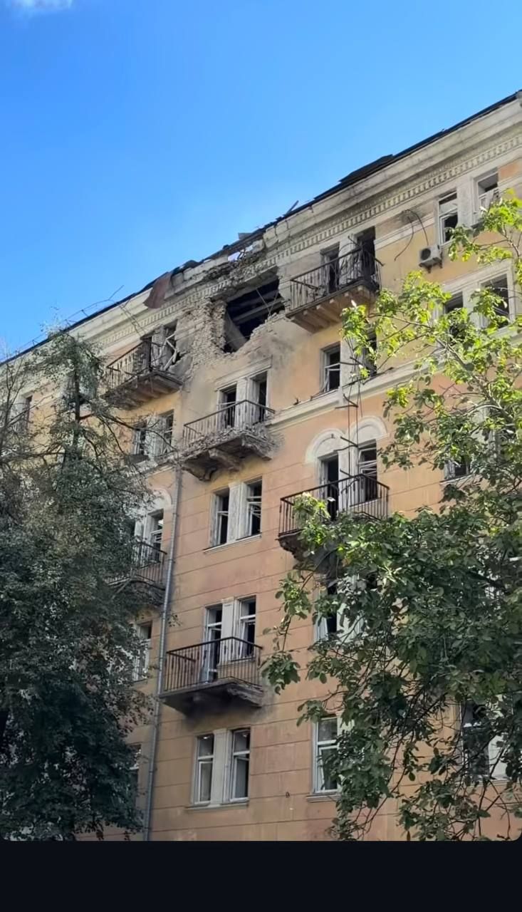 Біля офісу Люкс ФМ було влучання двох шахедів - фото 906508