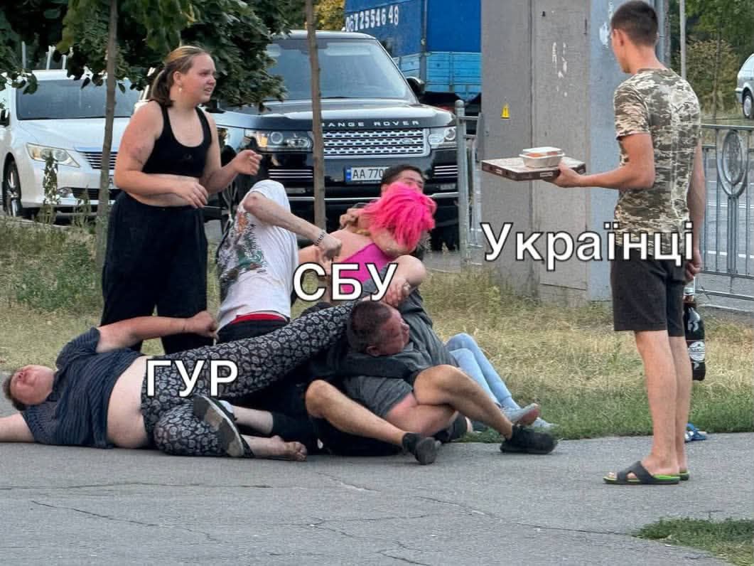 Розбірки СБУ і ГУР у Києві: українці створюють меми про протистояння двох силових структур - фото 906789