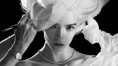 Аня Тейлор-Джой вразила зйомкою для V Magazine в одязі, де немає ані грама тканини