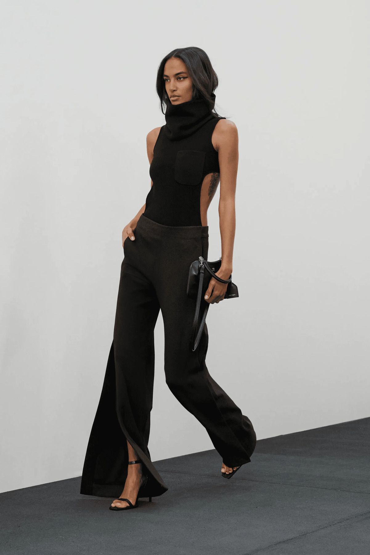 Усі підсіли на split pants - як носити тренд сезону. - фото 907649