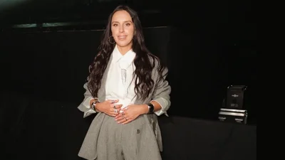 "Тебе посвящаю песни": Джамала впервые за долгое время показала свою родную сестру-красавицу – фото