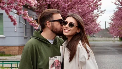 Кольца Cartier и слезы: жена лидера группы "Без обмежень" показала видео с их тайной свадьбы