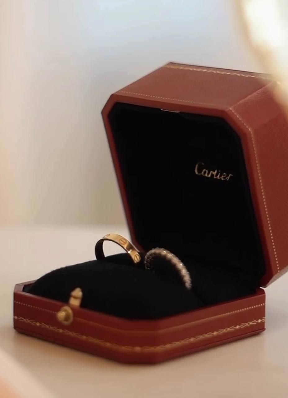 Кольца Cartier и слезы: жена лидера группы 'Без обмежень' показала видео с их тайной свадьбы - фото 907807
