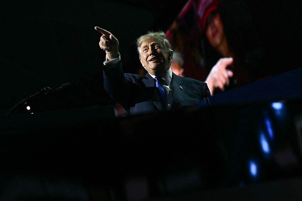 Які стосунки у Трампа з помічницею? - 909829 Які стосунки у Трампа з помічницею? - фото 909829