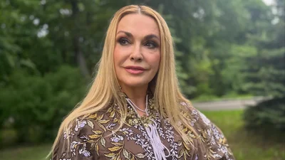 "Я себе не впізнаю": Ольга Сумська тепер з каре і чорним волоссям – ефектні кадри