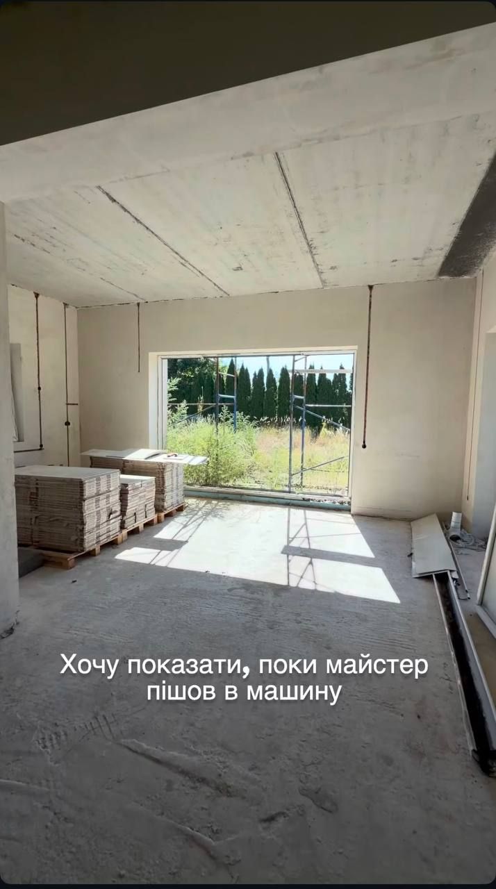 Ось такий вигляд має будинок експодружжя Остапчука й Горняк в середині - фото 911549