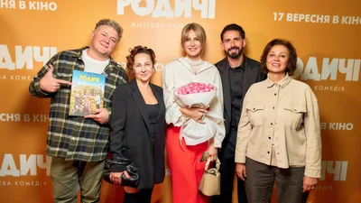 Назар Задніпровський, Ахтем Сеітаблаєв, Вікторія Маремуха на премʼєрі фільму "РОДИЧІ"