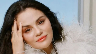 Селена Гомес прикрасила обкладинку People у розкішній сукні від українського бренду