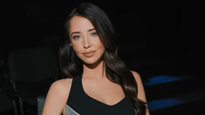 Ідеальний прес крізь обтислу сукню: Надя Дорофєєва стала суддею Фабрики зірок у звабливому образі