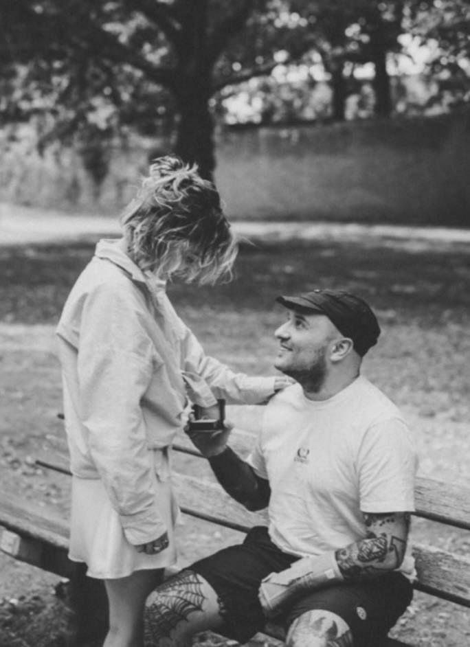 Виктор Розовый обручился через год после скандального развода: фото избранницы и что о ней известно - 912642 Виктор Розовый обручился через год после скандального развода: фото избранницы и что о ней известно - фото 912642