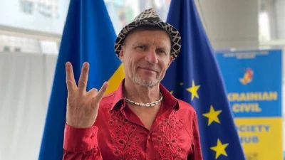 Сын Олега Скрипки неожиданно появился в Threads и ответил на хейт: фото, как он выглядит сейчас