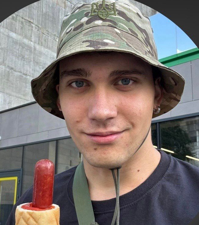 Сын Олега Скрипки неожиданно появился в Threads и ответил на хейт: фото, как он выглядит сейчас - фото 913189