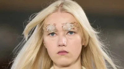 На шоу Simone Rocha брови "вишили" бісером і стеклярусом - дивись, як це виглядає