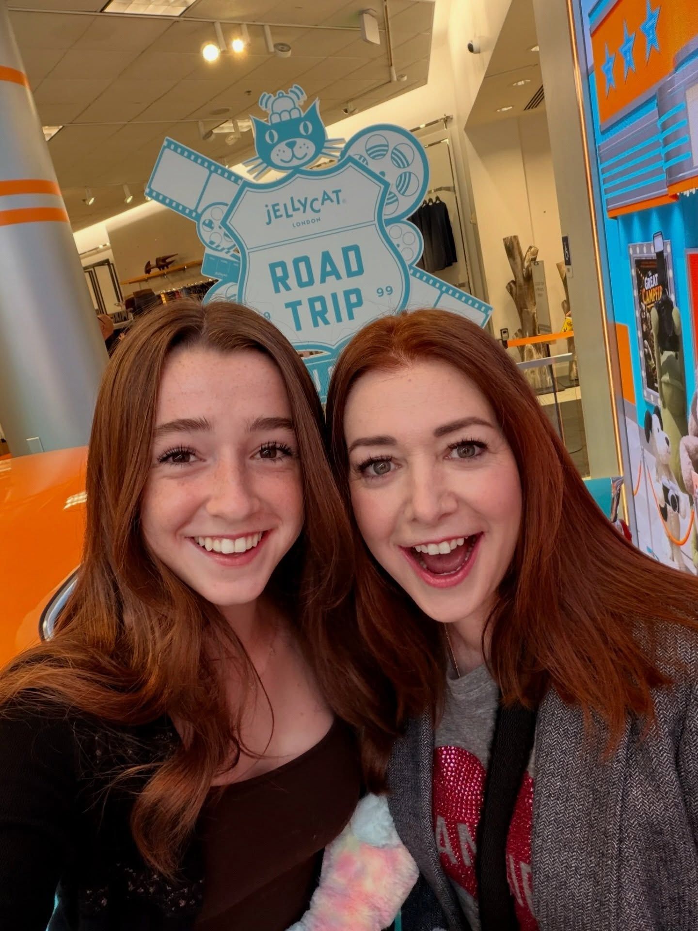 Уиллоу из сериала 'Баффи' показала свою 17-летнюю дочь – и та ее точная копия - 915432 Уиллоу из сериала 'Баффи' показала свою 17-летнюю дочь – и та ее точная копия - фото 915432
