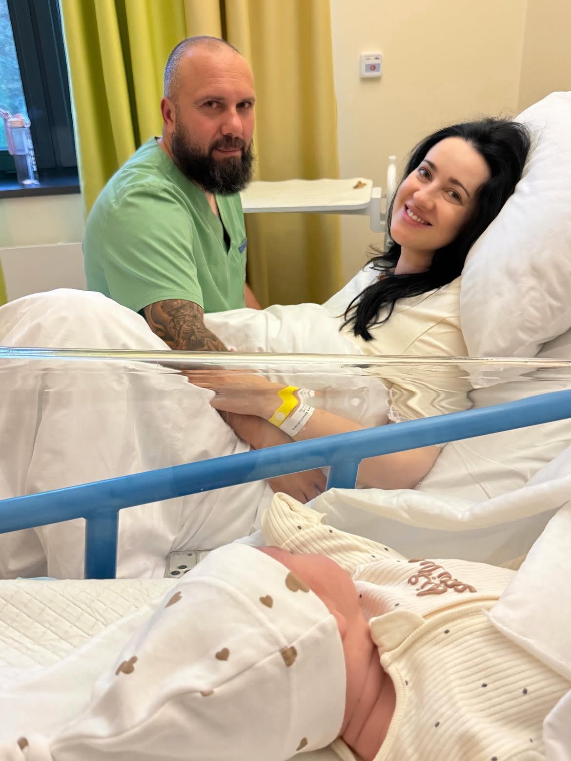 Соломія Вітвіцька, її чоловік Олекса Ситайло та син Устим - 915786 Соломія Вітвіцька, її чоловік Олекса Ситайло та син Устим - фото 915786