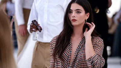 Головна муза Dior: донька Моніки Беллуччі з’явилася на показі у жакеті на голе тіло – фото
