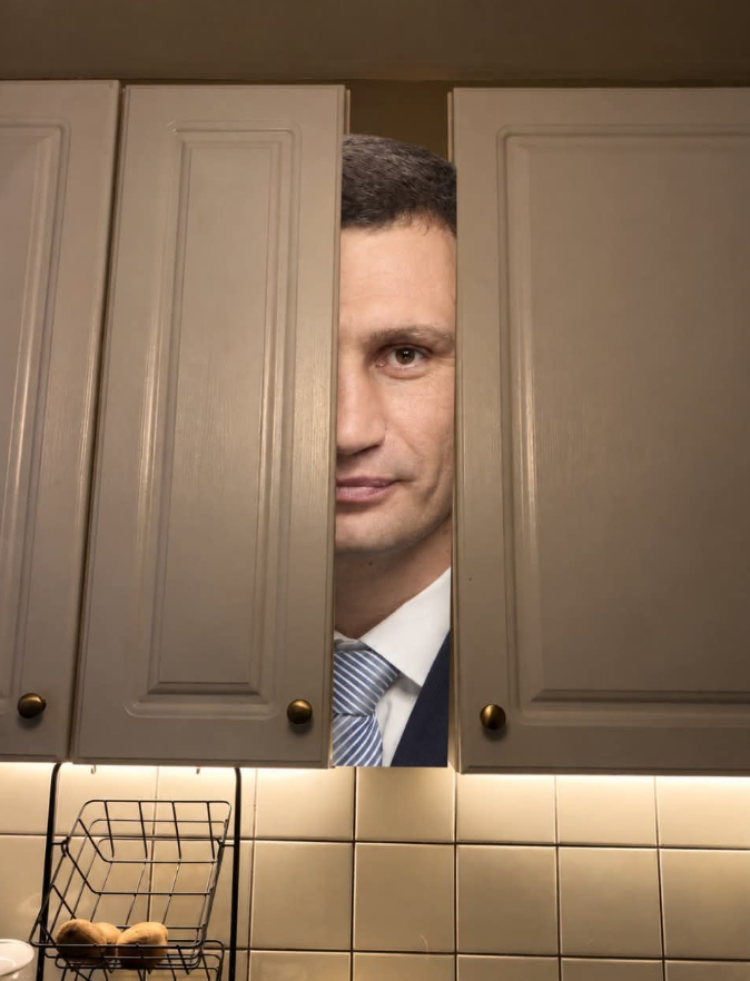 Дівчина запитала, що зробити з проміжком між кухонними шафками, а коментатори відірвалися на повну - фото 920199