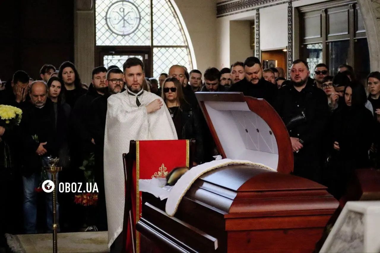 У Києві проводжають в останню путь Веню. - фото 922556