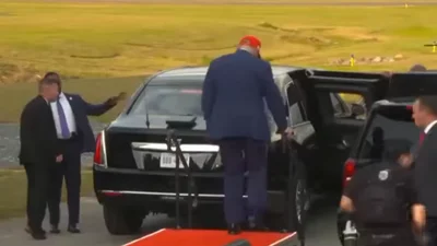 Трамп не знайшов двері власного лімузина та пішов у поле – охоронці терміново виправляли ситуацію