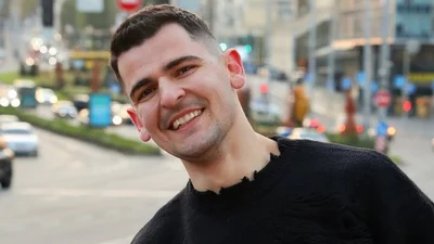 Николас Карма стал виновником ДТП и рассказал о неожиданной реакции подписчицы, в которую он врезался: видео