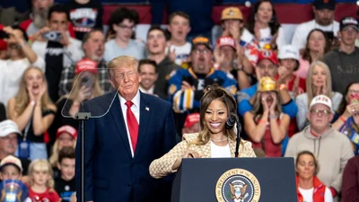"Такое трудно не заметить": Трамп публично оценил "пятую точку" Ники Минаж и заставил ее встать – фото